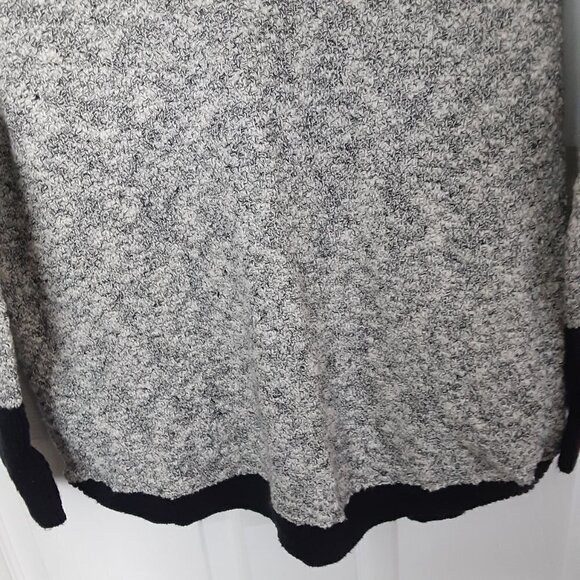 BeanSignature Size Medium Grey Turtleneck Sweater  24" Long Sleeves w/Black Trim - Picture 4 of 5